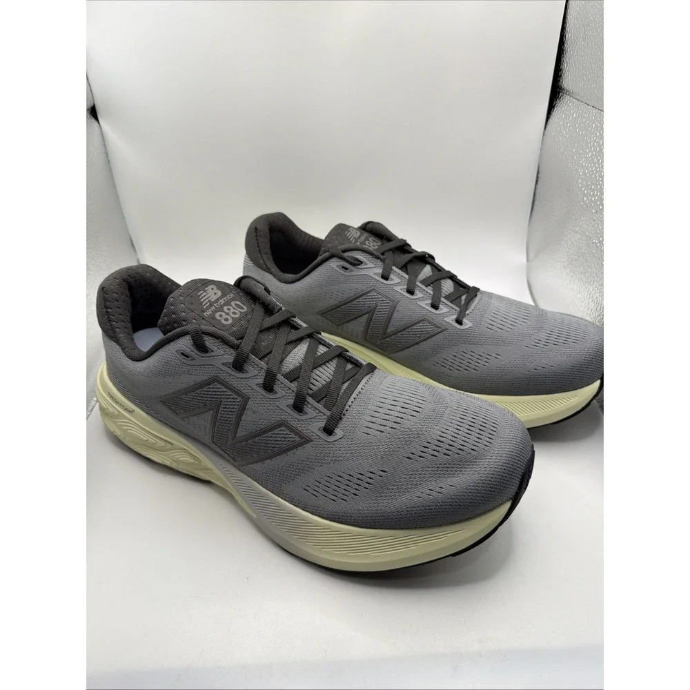 New Balance Men's Running Shoe Fresh‎ Foam. 880V15 Grey/Grey. Size 12D. M880F15